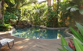 Palm Cove Tropic Apartments